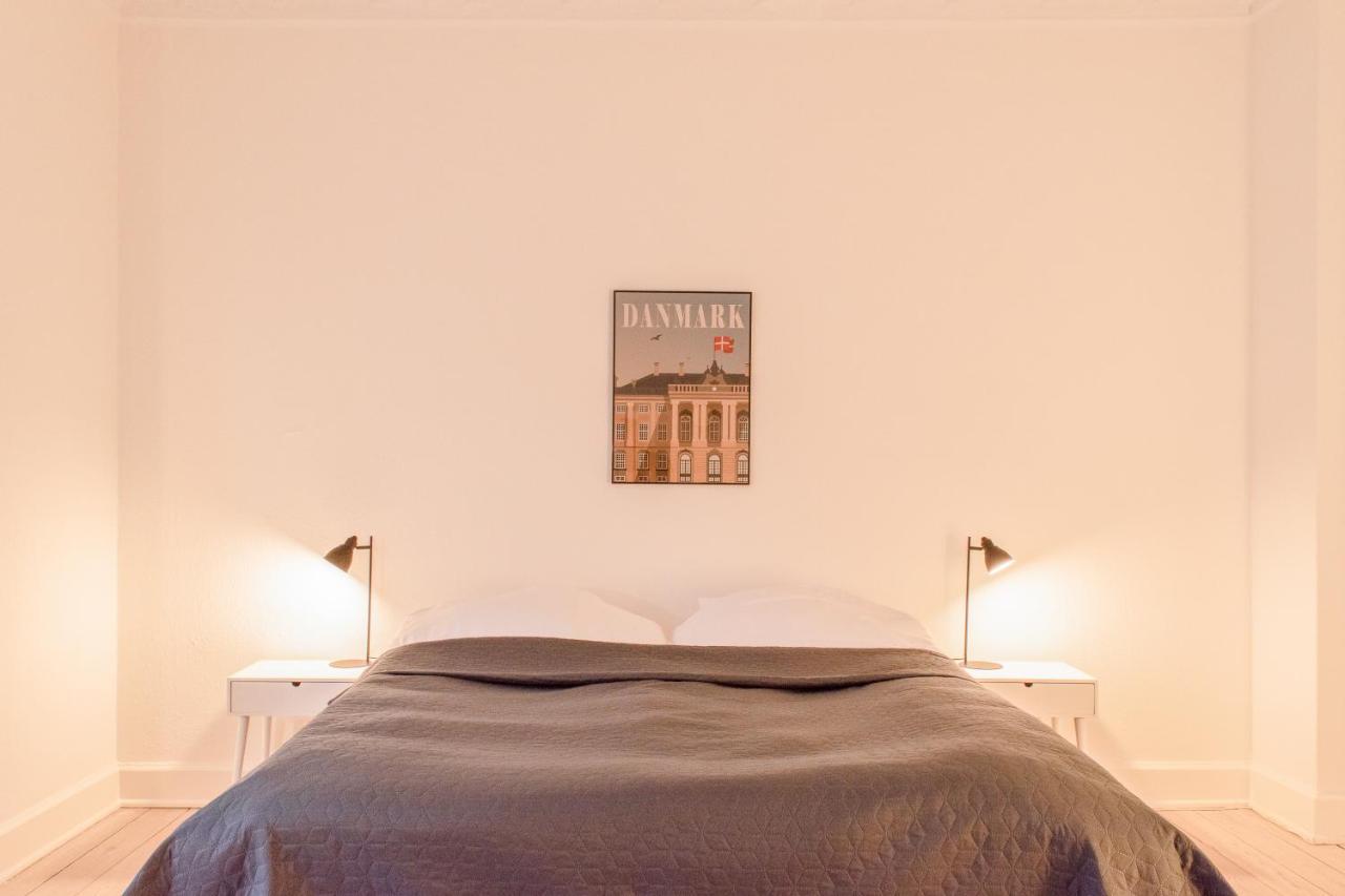Bright And Spacious In Downtown Apartment *