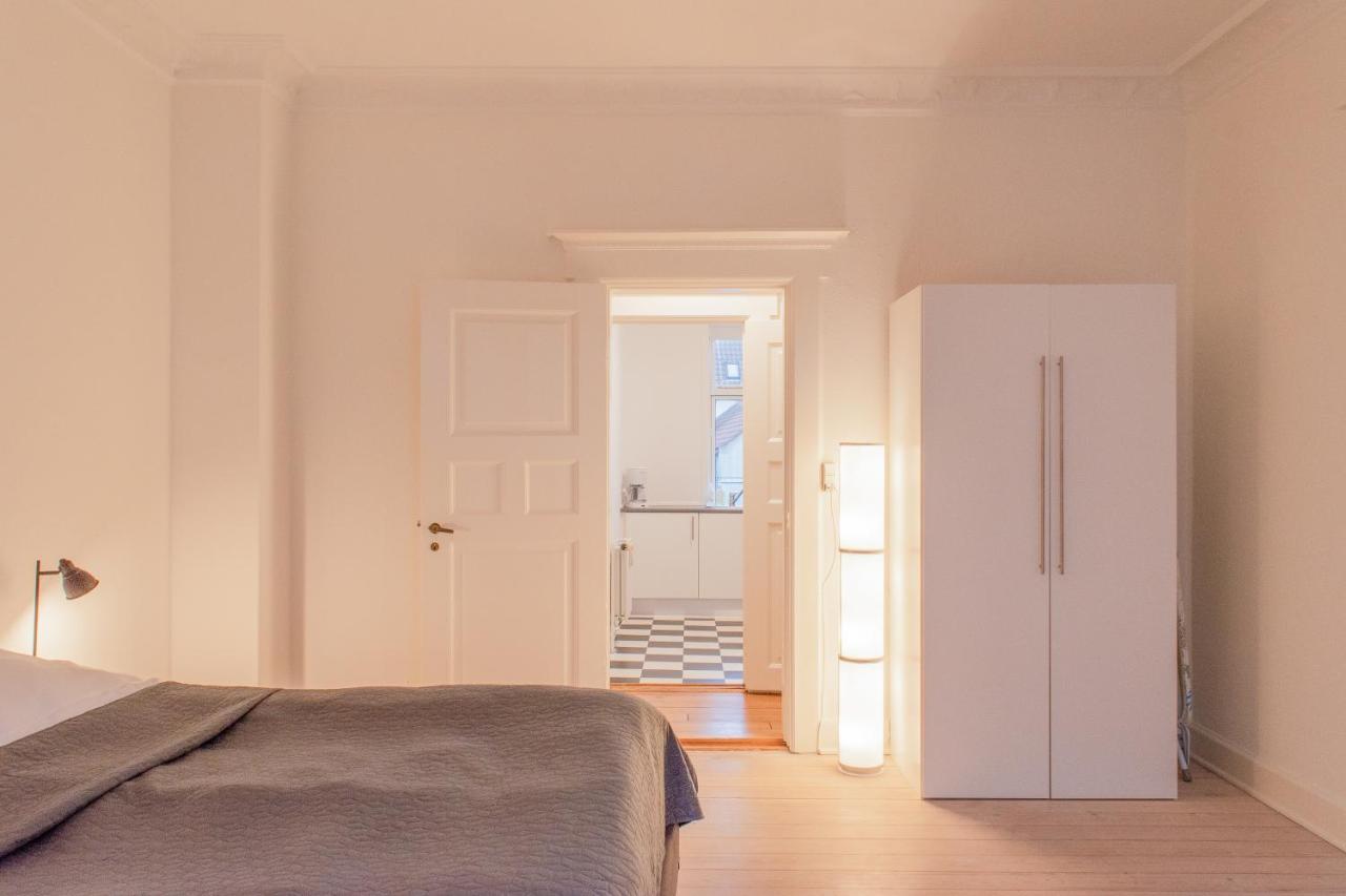 Bright And Spacious In Downtown *